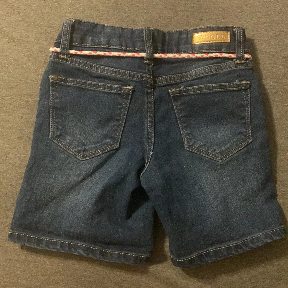 Girls V‎ Gold short size 7